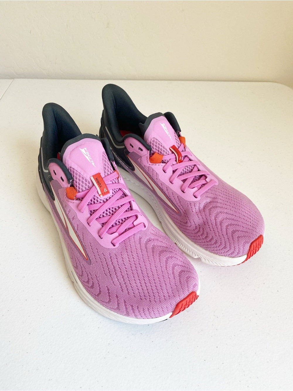 Altra Toronto 6 Road Running Shoes Pink/Purple Size 9 Like new